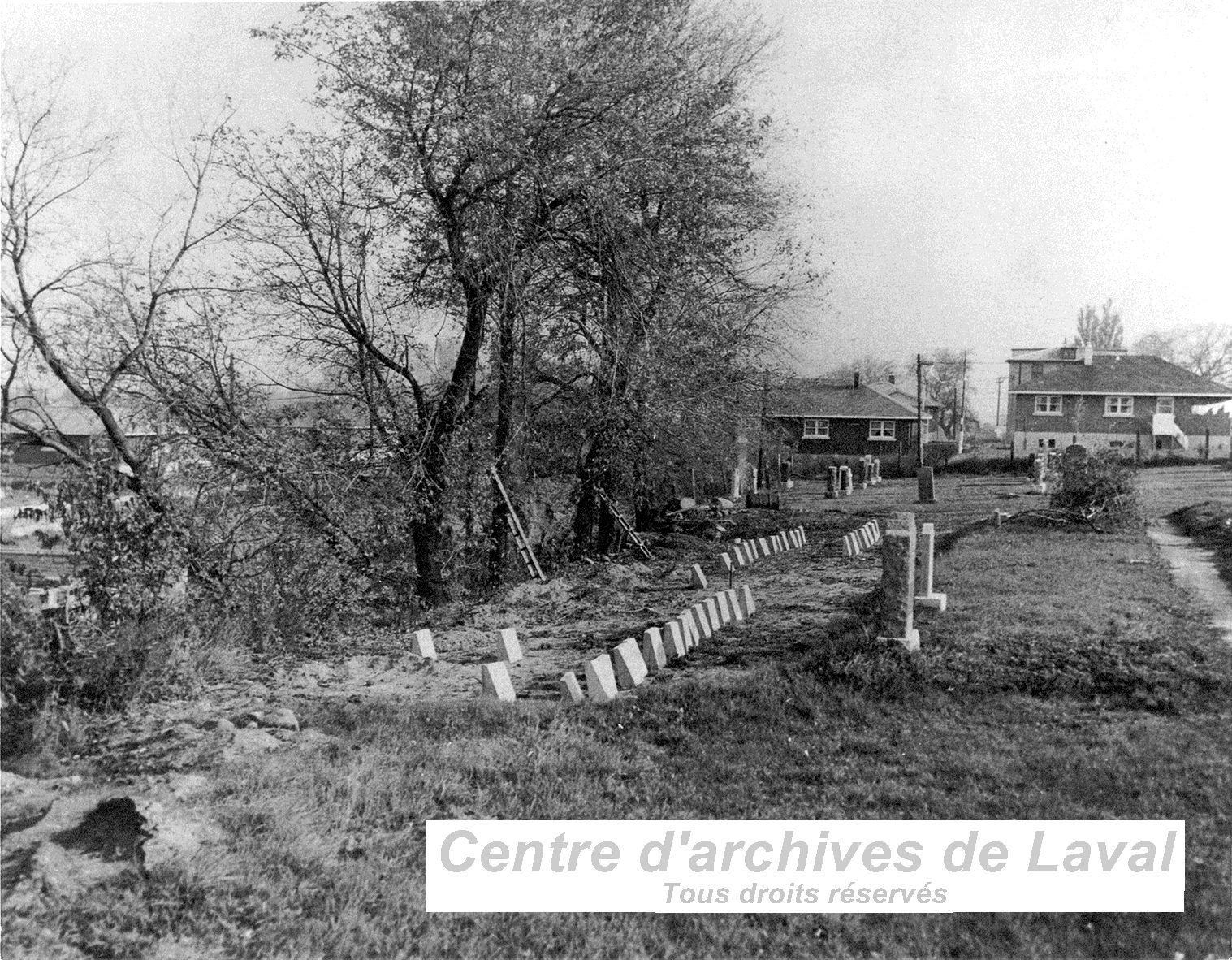 Vue partielle du cimetire de la paroisse de Saint-Vincent-de-Paul